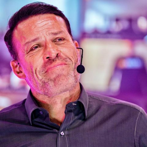 TOny Robbins has a net worth of $600 million